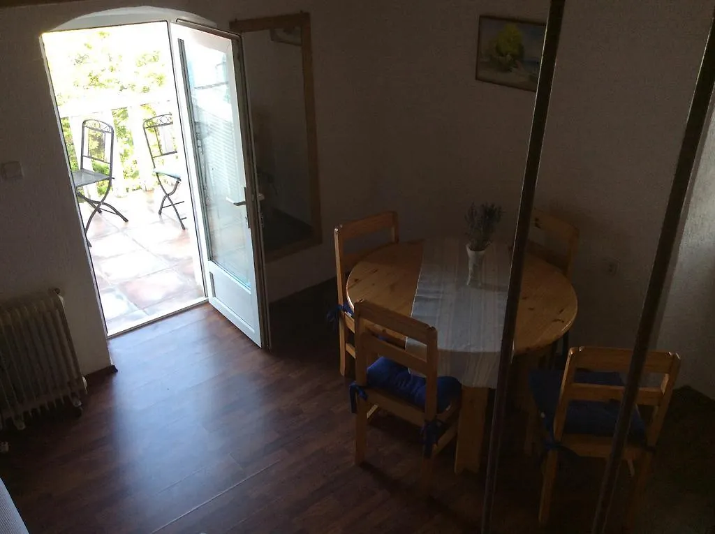 Apartman Ustrine Apartment